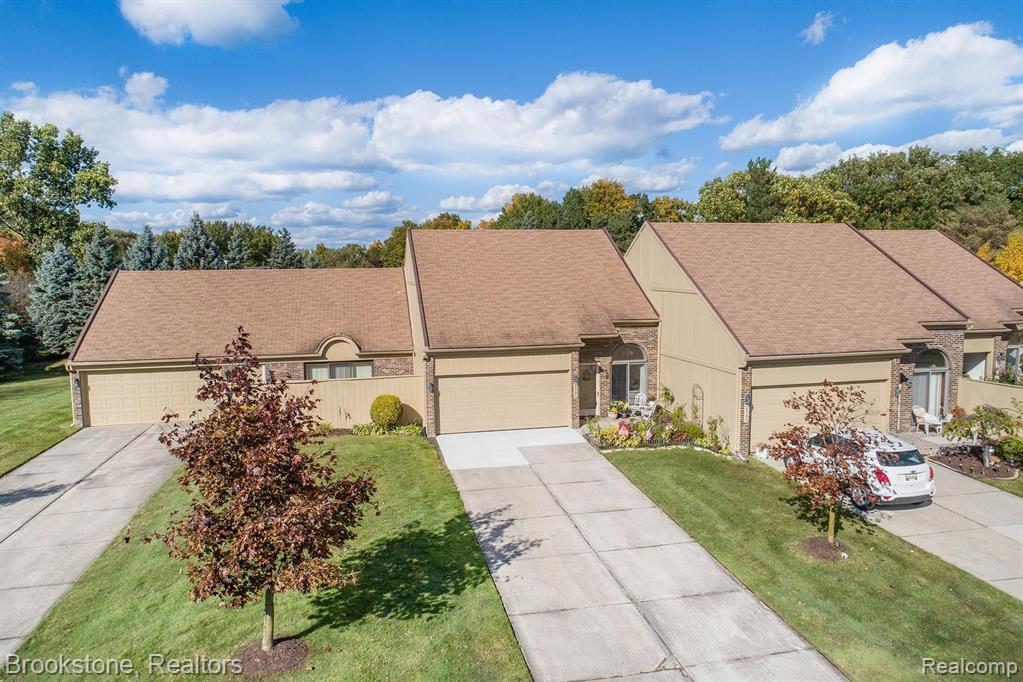 2285 Rochelle Park Drive, Unit 122 Rochester Hills, MI 48309 - Photo 2 of 32
