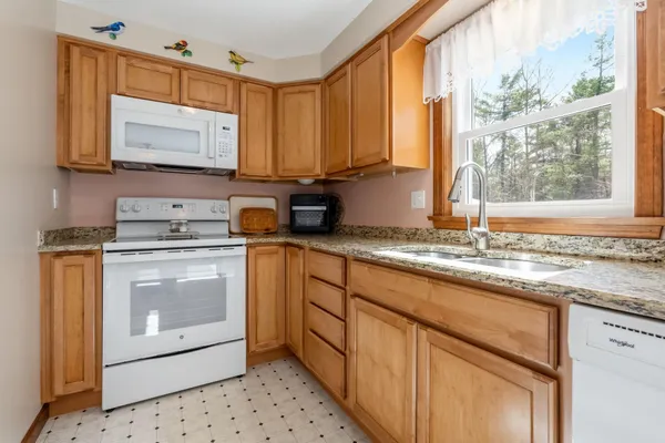 $625,000 | 158 Tina Drive, Pembroke, NH 03275