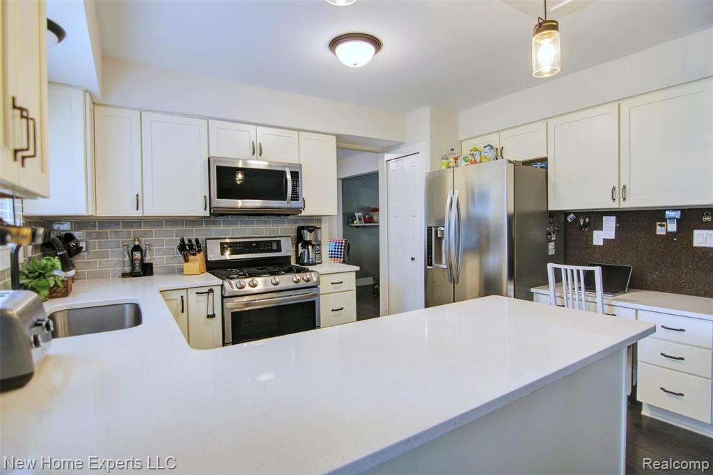 21995 Clover Lane Novi, MI 48375 - Photo 10 of 35