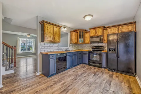 $289,900 | 565 Oakmont Drive, Clarksville, TN 37042