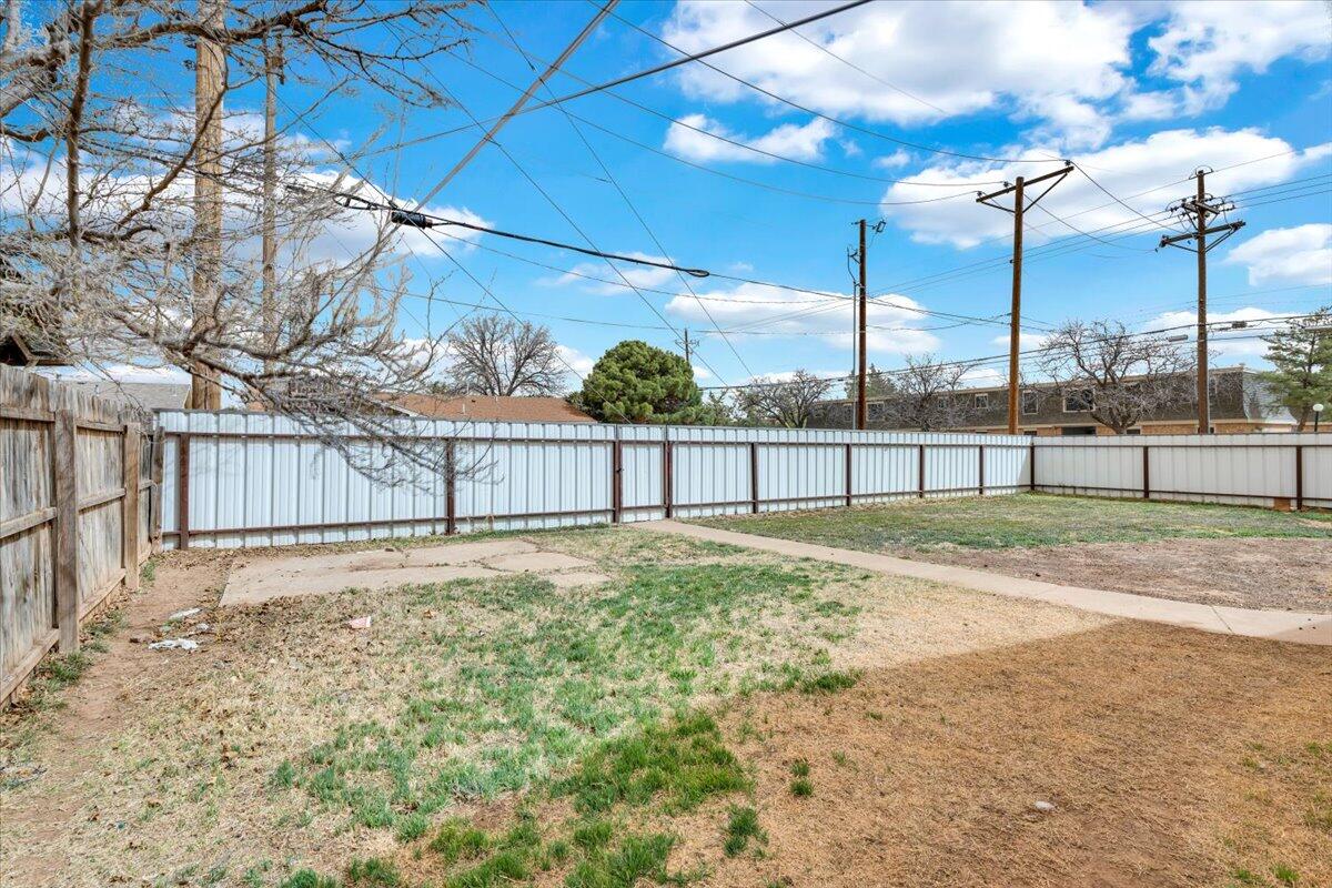 4802 54th Street Lubbock, TX 79414 - Photo 24 of 27 a view of backyard with green space