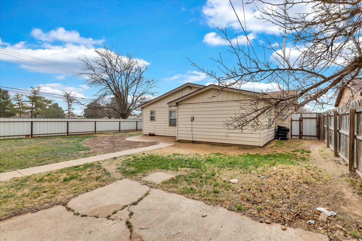 4802 54th Street Lubbock, TX 79414 - Photo 27 of 27 a backyard of a house with lots of green space