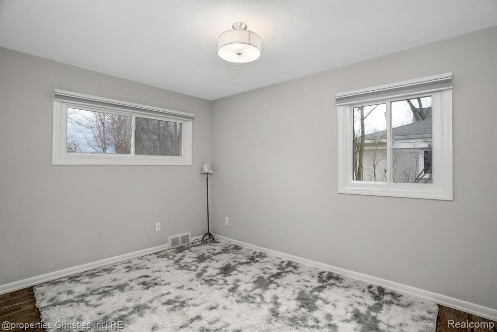 1136 Sycamore Drive Rochester, MI 48307 - Photo 20 of 41