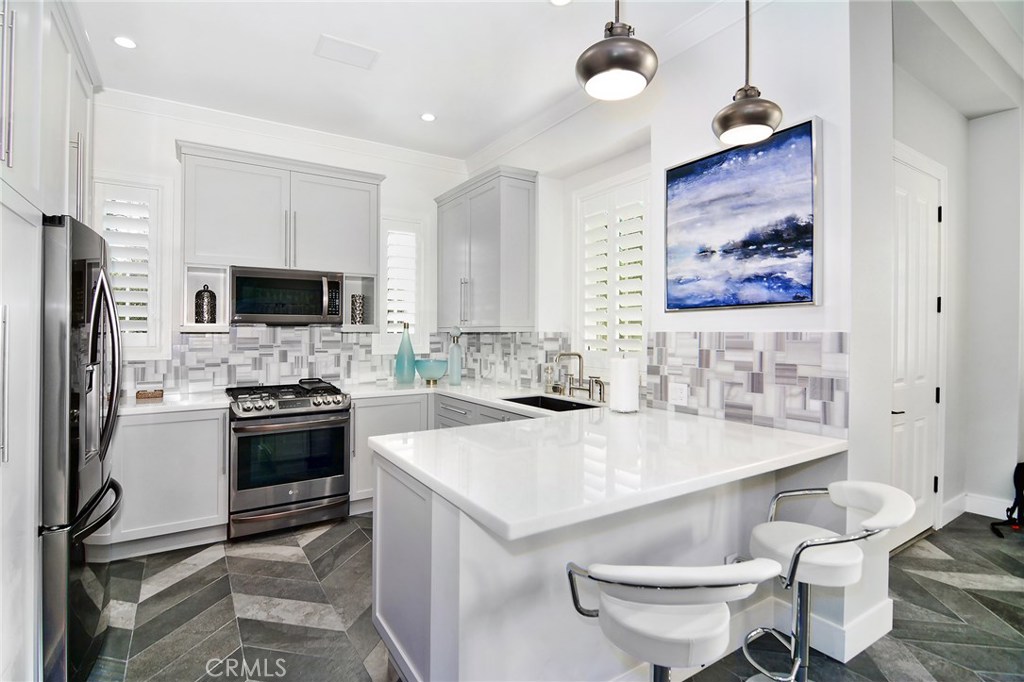 5546 Jed Smith Road Hidden Hills, CA 91302 - Photo 68 of 73 Guest House Kitchen