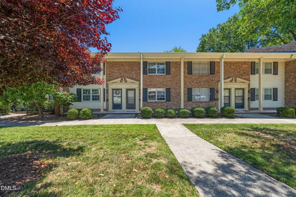 $234,900 | 1002 Willow Drive, Unit 6, Chapel Hill, NC 27514