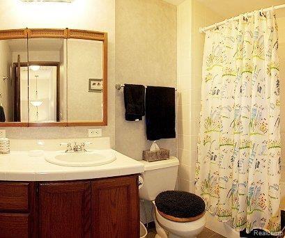 2075 Fisk Road Howell, MI 48843 - Photo 5 of 22 Upper_Bath_Still.jpg