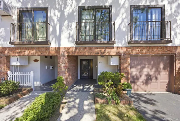 $709,000 | 4-25 Schorr Drive | College Point
