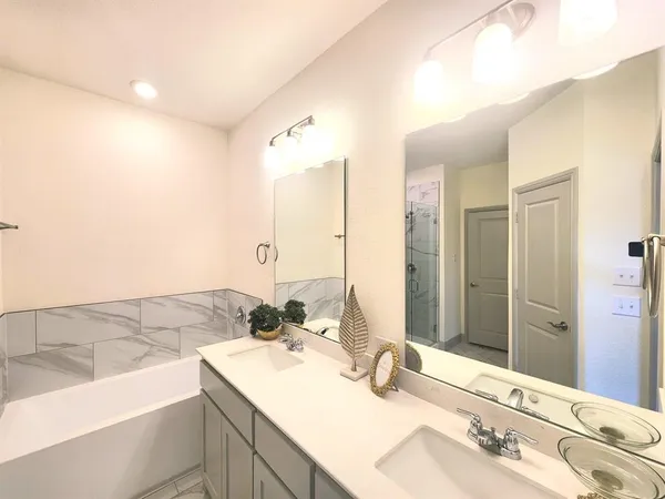 $380,000 | 490 Oak Crk Drive, Lavon, TX 75166