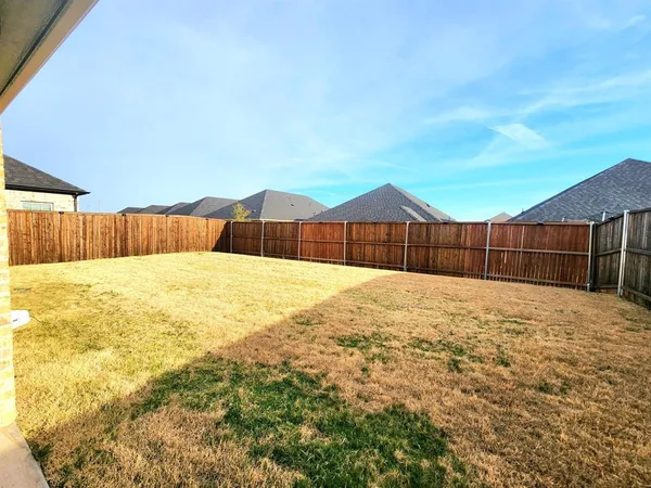 $380,000 | 490 Oak Crk Drive, Lavon, TX 75166