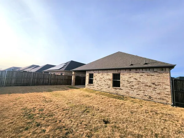 $380,000 | 490 Oak Crk Drive, Lavon, TX 75166