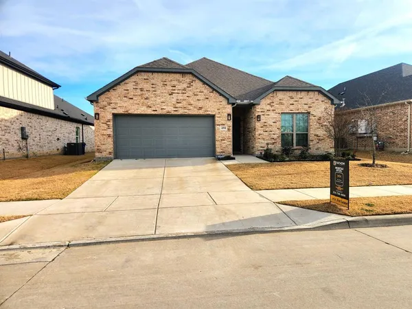 $380,000 | 490 Oak Crk Drive, Lavon, TX 75166
