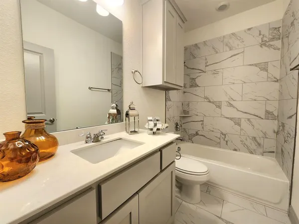 $380,000 | 490 Oak Crk Drive, Lavon, TX 75166