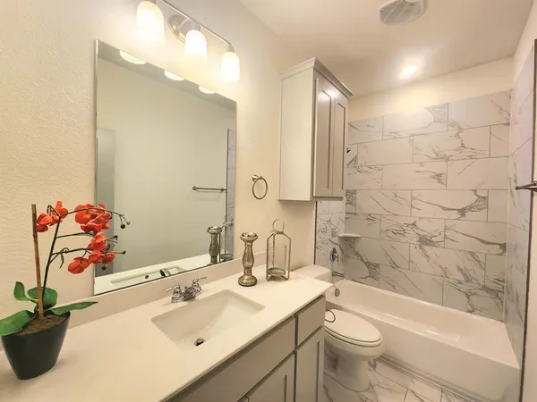 $380,000 | 490 Oak Crk Drive, Lavon, TX 75166