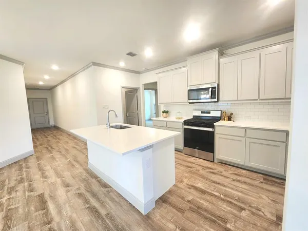 $380,000 | 490 Oak Crk Drive, Lavon, TX 75166