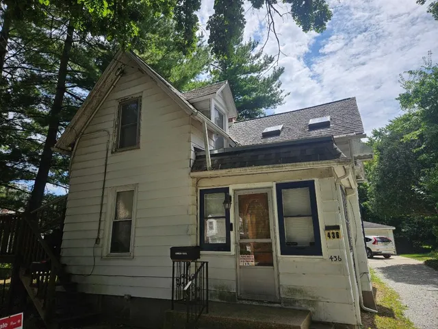 a view of house with a outdoor space