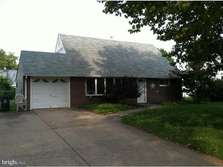 22 Queens Bridge Road Levittown, PA 19057 - Photo 1 of 14 Exterior Front