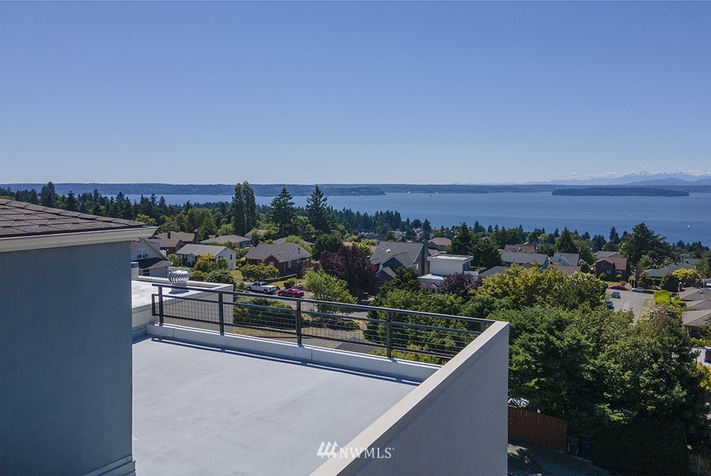 6761 38th Avenue Southwest Seattle, WA 98126 - Photo 2 of 40 Gallery Image 2