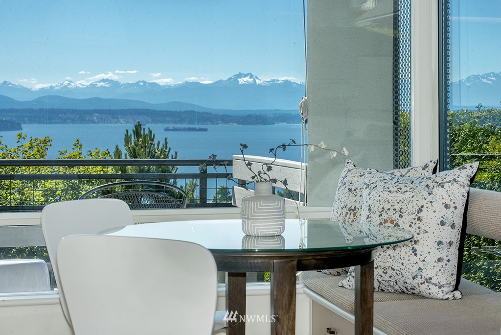 6761 38th Avenue Southwest Seattle, WA 98126 - Photo 12 of 40 Gallery Image 12