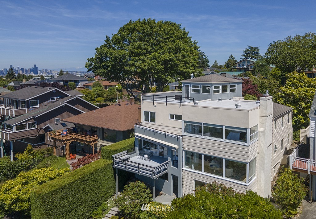 6761 38th Avenue Southwest Seattle, WA 98126 - Photo 3 of 40 Gallery Image 3