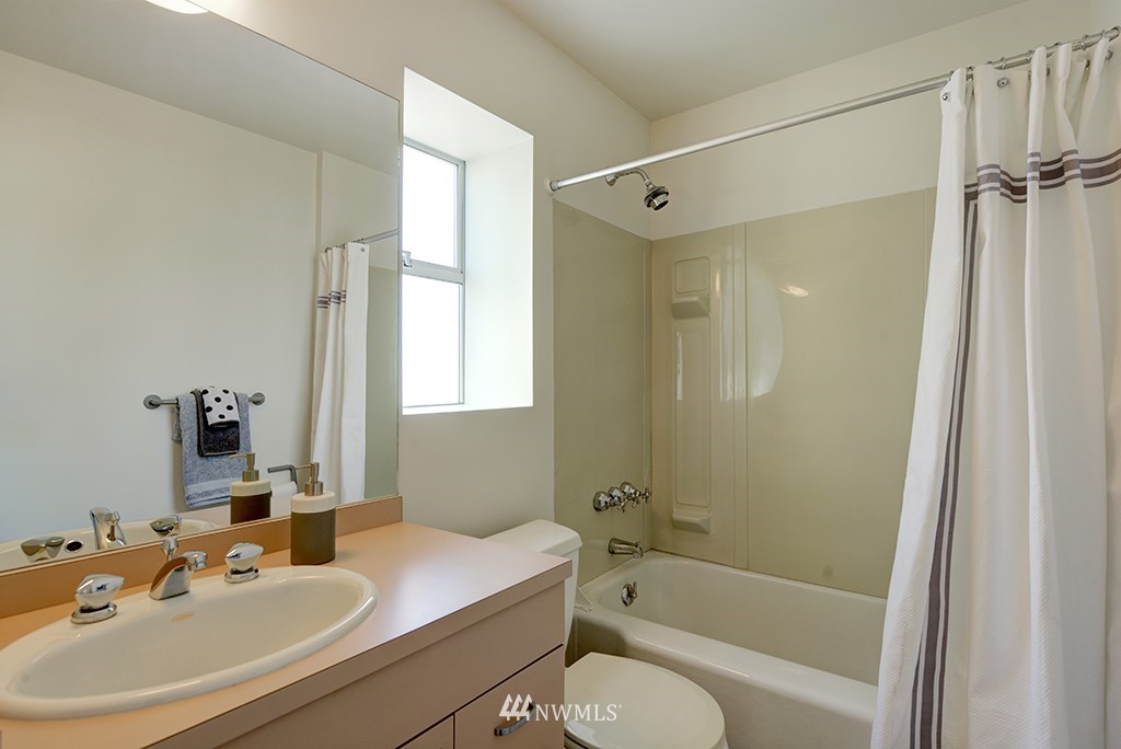 6761 38th Avenue Southwest Seattle, WA 98126 - Photo 28 of 40 Gallery Image 28