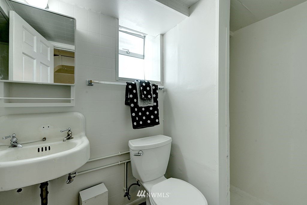 6761 38th Avenue Southwest Seattle, WA 98126 - Photo 38 of 40 Gallery Image 38