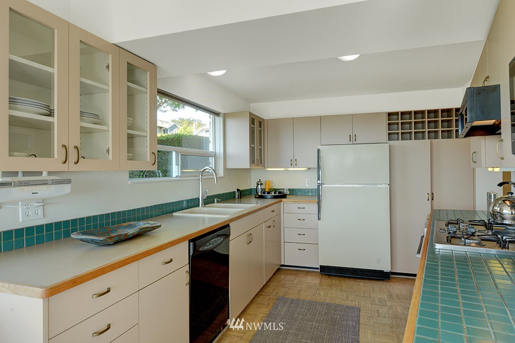 6761 38th Avenue Southwest Seattle, WA 98126 - Photo 10 of 40 Gallery Image 10