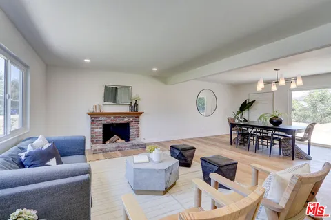 $949,000 | 476 Jeanne Court, Newbury Park, CA 91320