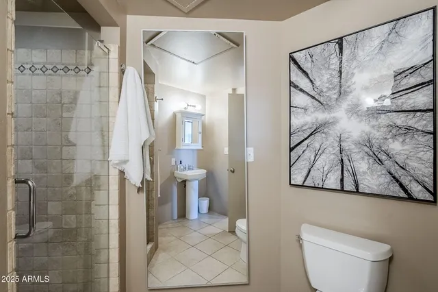 a bathroom with a toilet and a shower