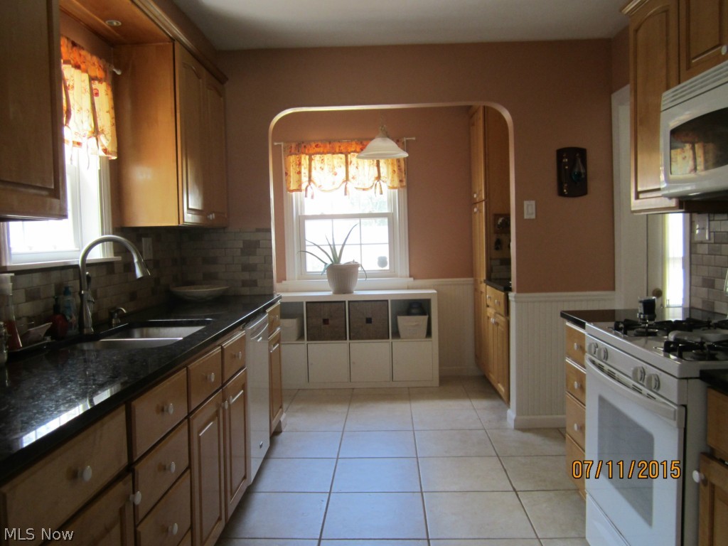1740 Oakmount Road South Euclid, OH 44121 - Photo 2 of 25