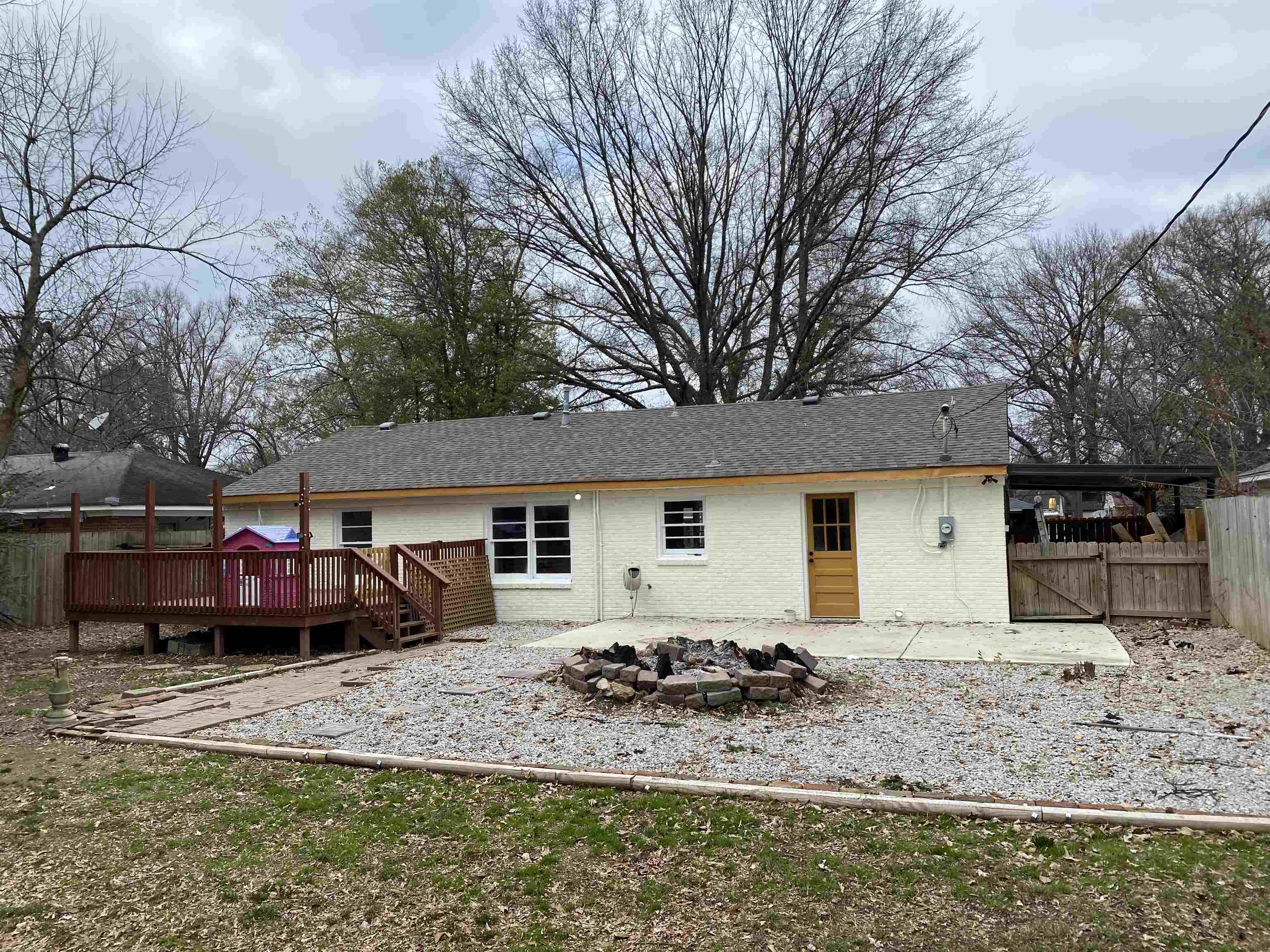 4621 Boyce Road Memphis, TN 38117 - Photo 5 of 25 a view of a yard and a car parked in front of a house