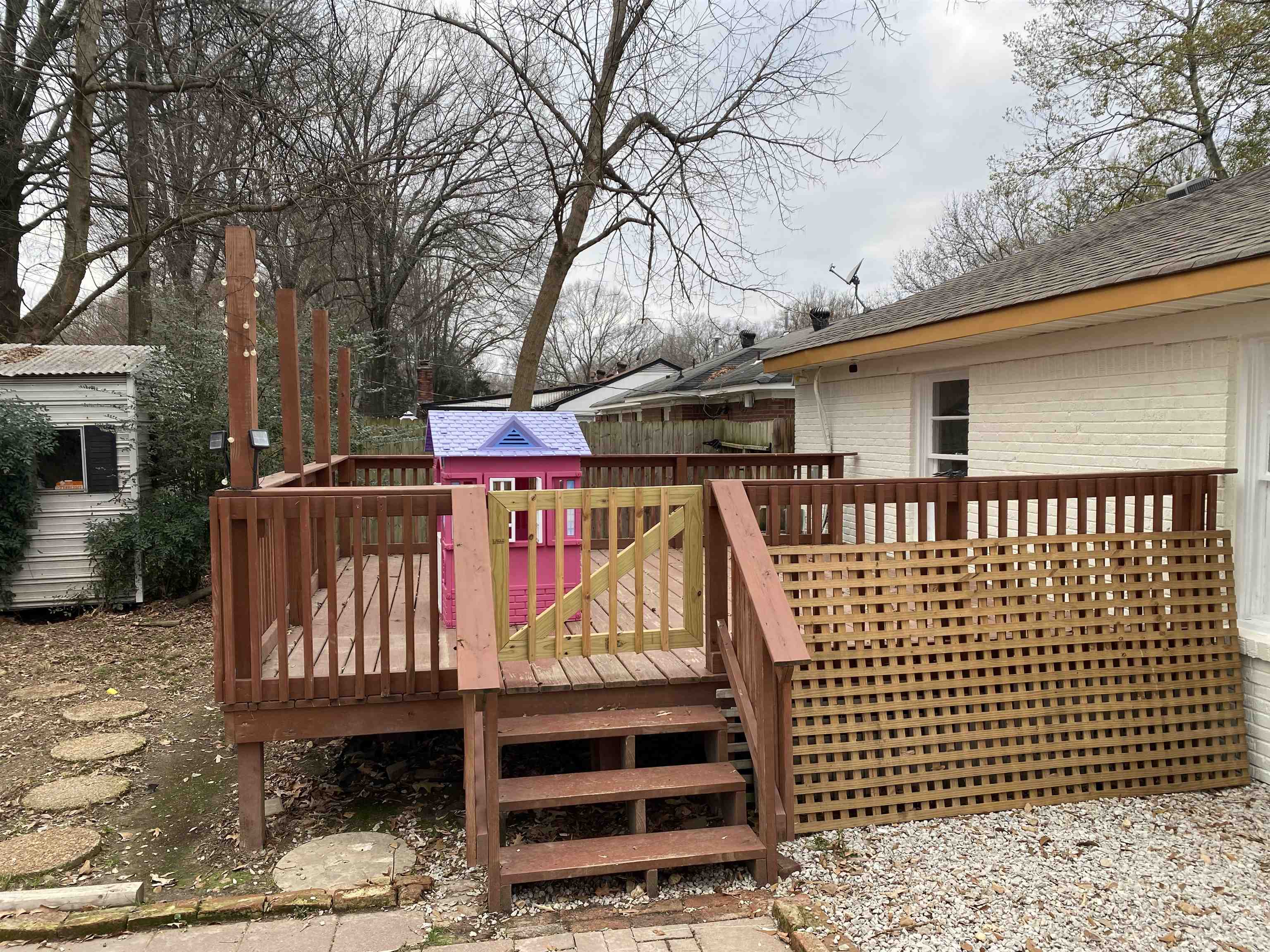 4621 Boyce Road Memphis, TN 38117 - Photo 6 of 25 a view of entryway with wooden fence