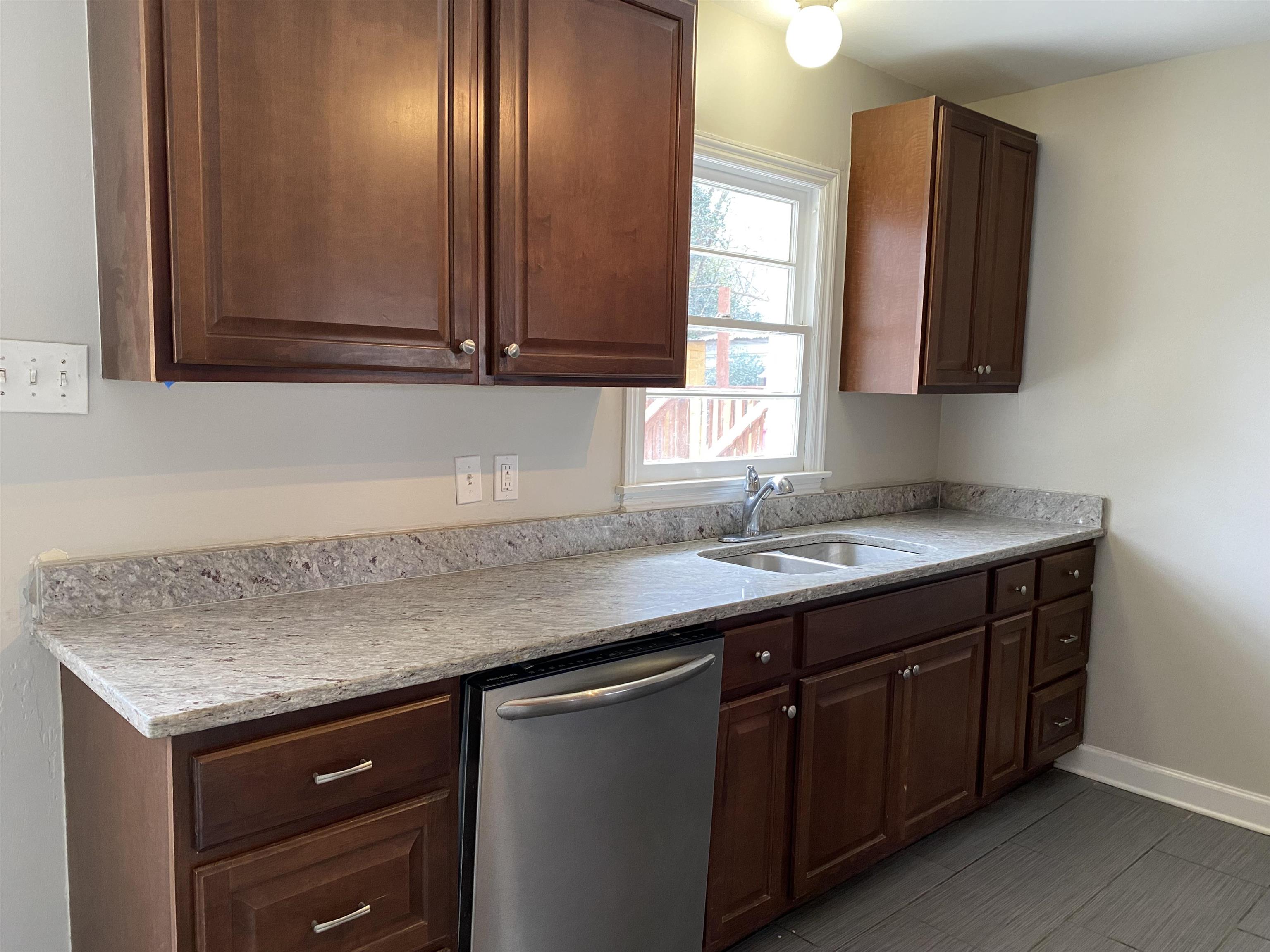 4621 Boyce Road Memphis, TN 38117 - Photo 8 of 25 a kitchen with a sink and a cabinets