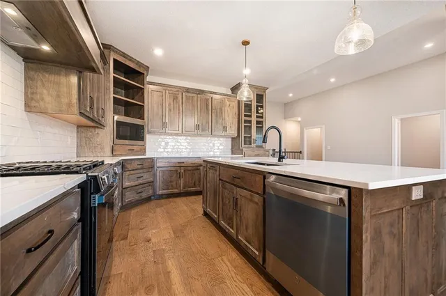 $530,000 | 10101 North Oakland Avenue, Kansas City, MO 64157