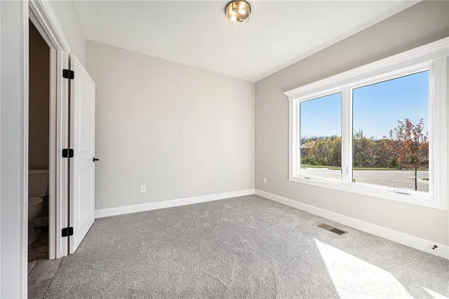 $530,000 | 10101 North Oakland Avenue, Kansas City, MO 64157