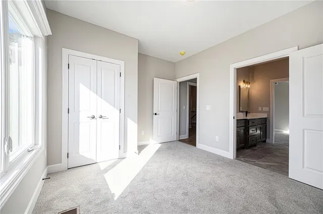 $530,000 | 10101 North Oakland Avenue, Kansas City, MO 64157