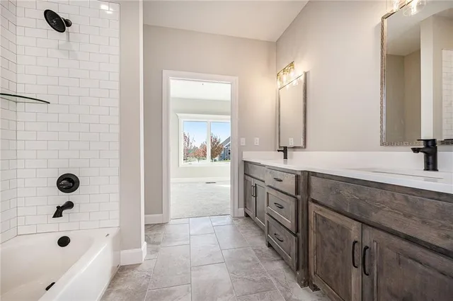 $530,000 | 10101 North Oakland Avenue, Kansas City, MO 64157