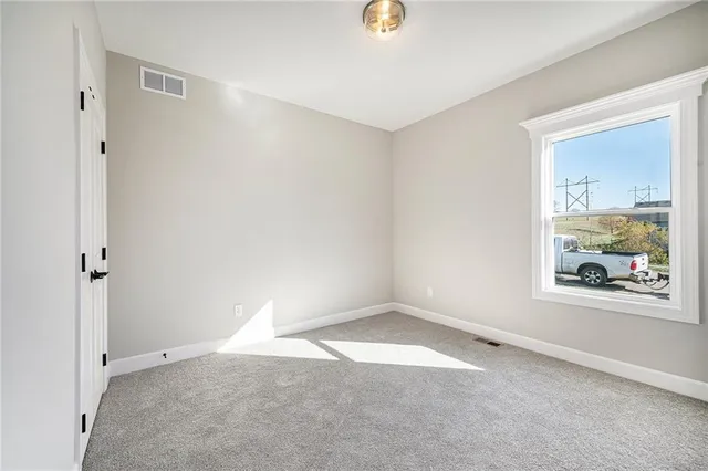 $530,000 | 10101 North Oakland Avenue, Kansas City, MO 64157