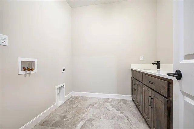 $530,000 | 10101 North Oakland Avenue, Kansas City, MO 64157