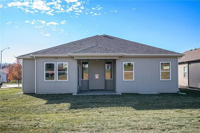 $530,000 | 10101 North Oakland Avenue, Kansas City, MO 64157