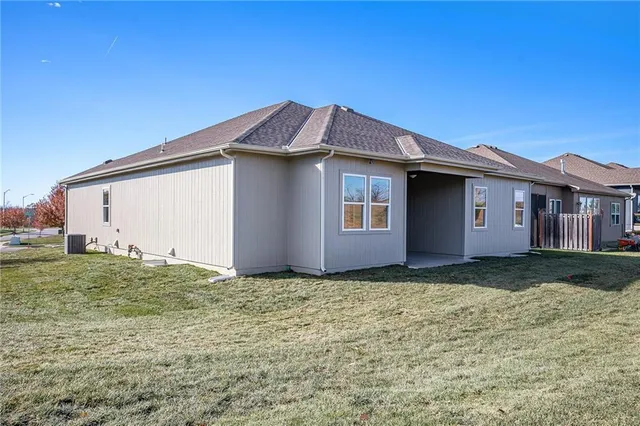 $530,000 | 10101 North Oakland Avenue, Kansas City, MO 64157