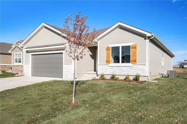 $530,000 | 10101 North Oakland Avenue, Kansas City, MO 64157