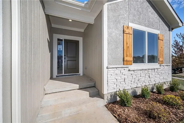 $530,000 | 10101 North Oakland Avenue, Kansas City, MO 64157