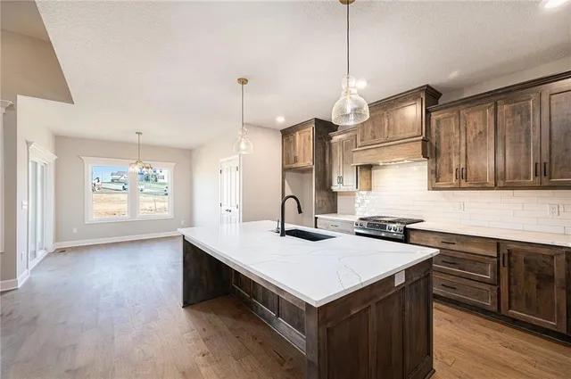 $530,000 | 10101 North Oakland Avenue, Kansas City, MO 64157