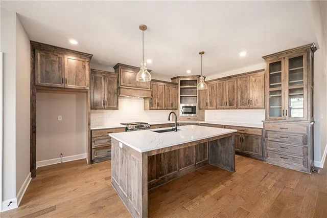 $530,000 | 10101 North Oakland Avenue, Kansas City, MO 64157