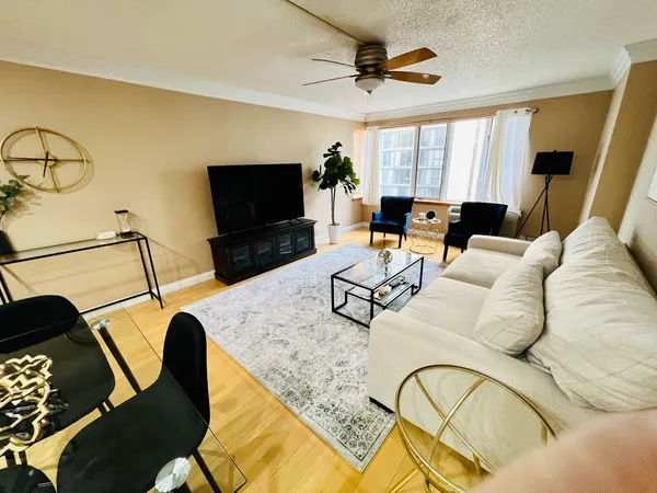 $2,150 | 801 South Plymouth Court, Unit 805, Chicago, IL 60605