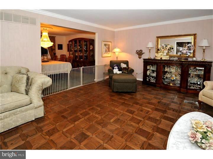 1227 Leedom Road Huntingdon Valley, PA 19006 - Photo 5 of 24 Living Room