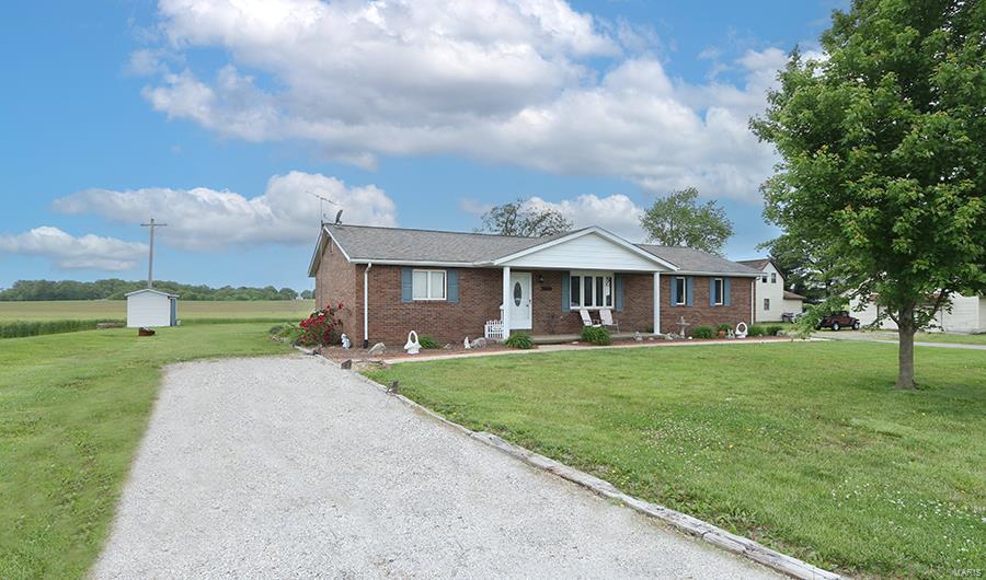 7429 Munich Road Bartelso, IL 62218 - Photo 3 of 52