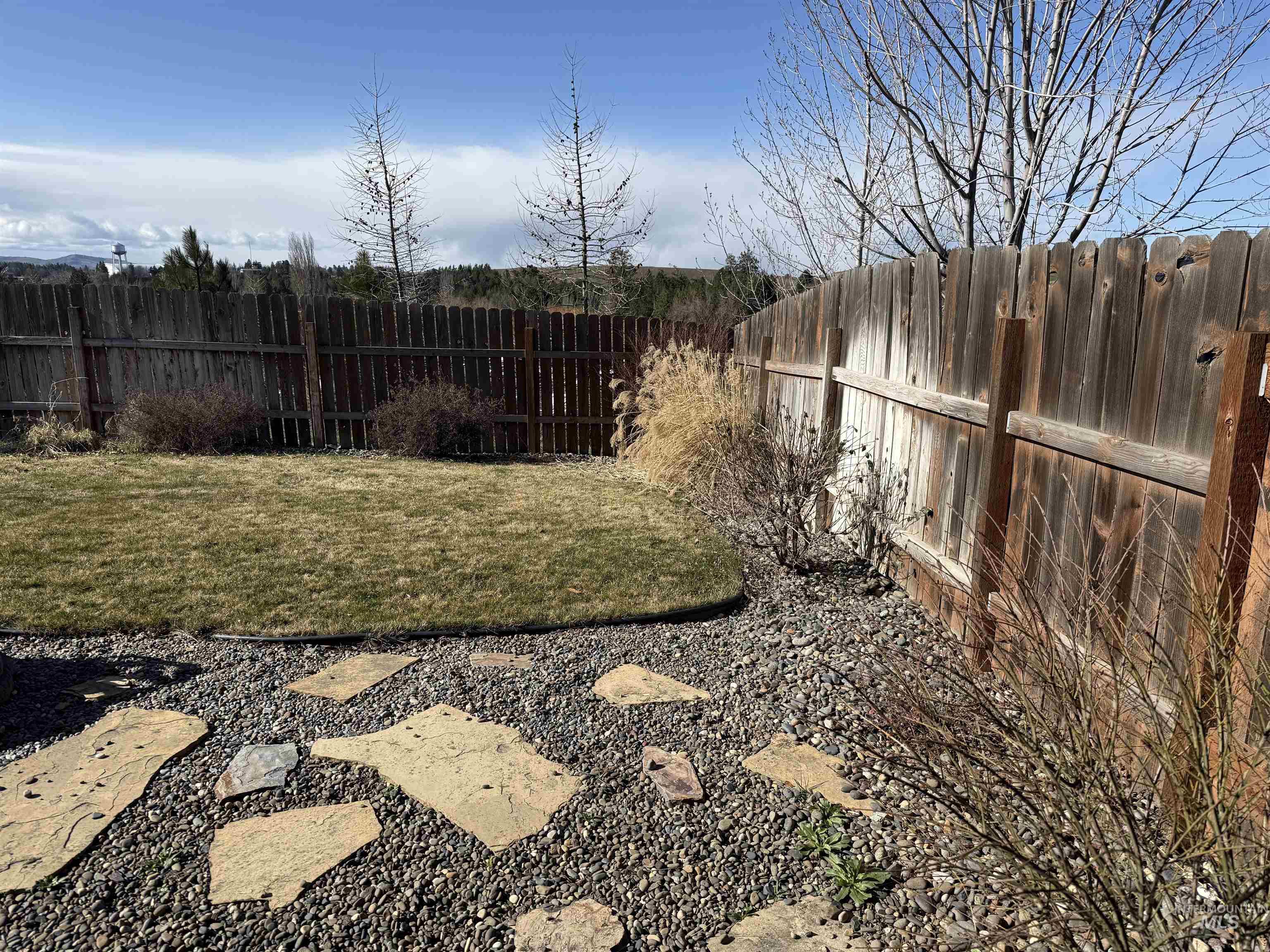 257 Pintail Lane Moscow, ID 83843 - Photo 17 of 28 View of fenced backyard