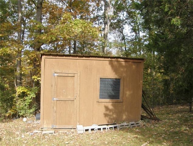 191 Norris Road Hohenwald, TN 38462 - Photo 8 of 20 A chicken coop is also on the property.