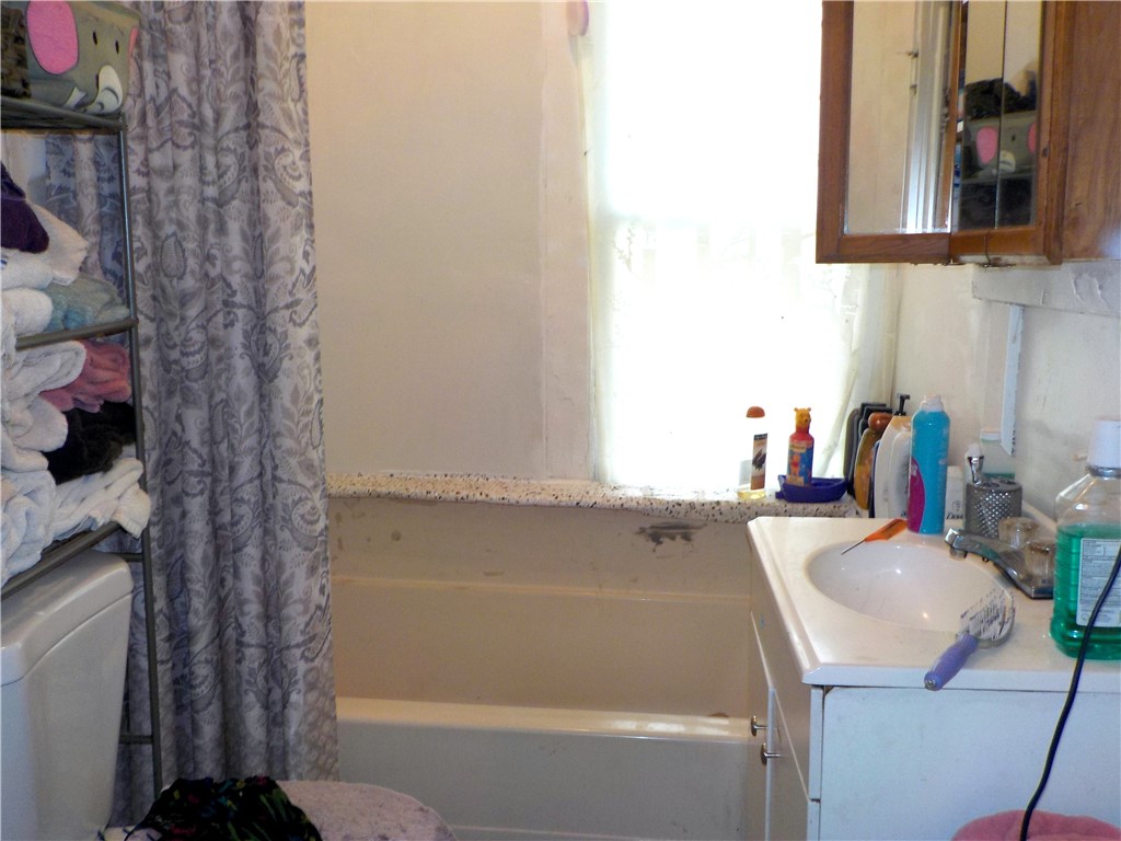 635 Wilkins Street Rochester, NY 14621 - Photo 8 of 13